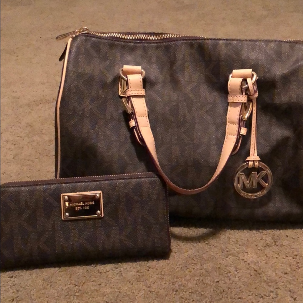 MK Michael Kors Handbag and matching MK wallet